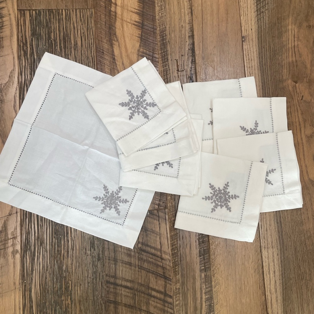 NEW 8 Restoration Hardware Christmas Linen Napkins